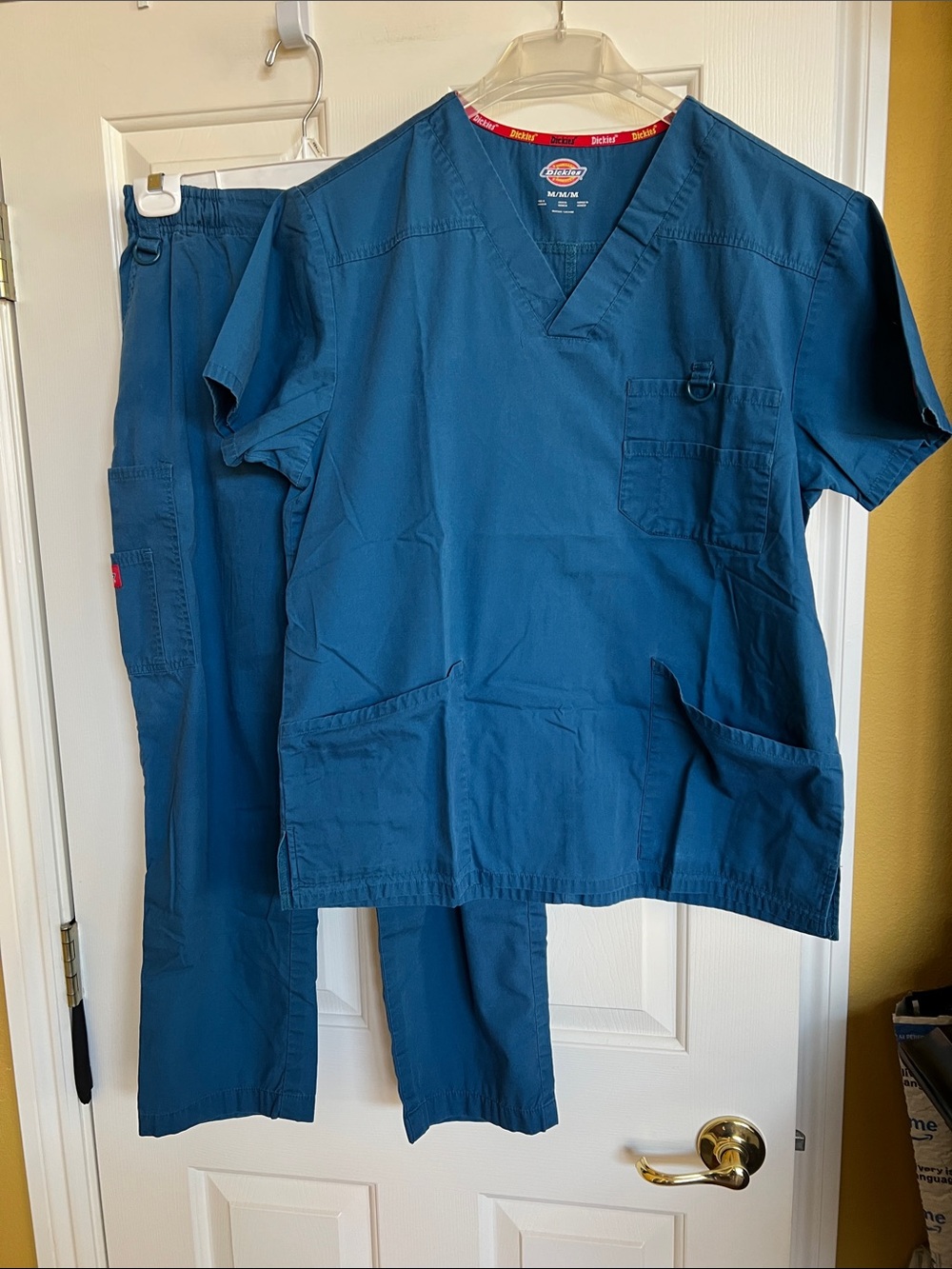 Dickies scrub sets 
 ( Mens  Short scrubs )
  Med top / Small pants